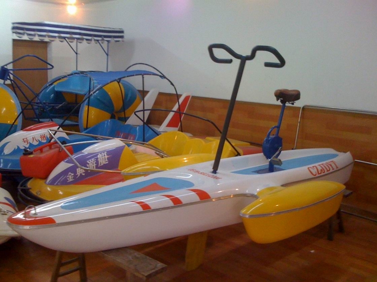 水上單人自行車(chē)